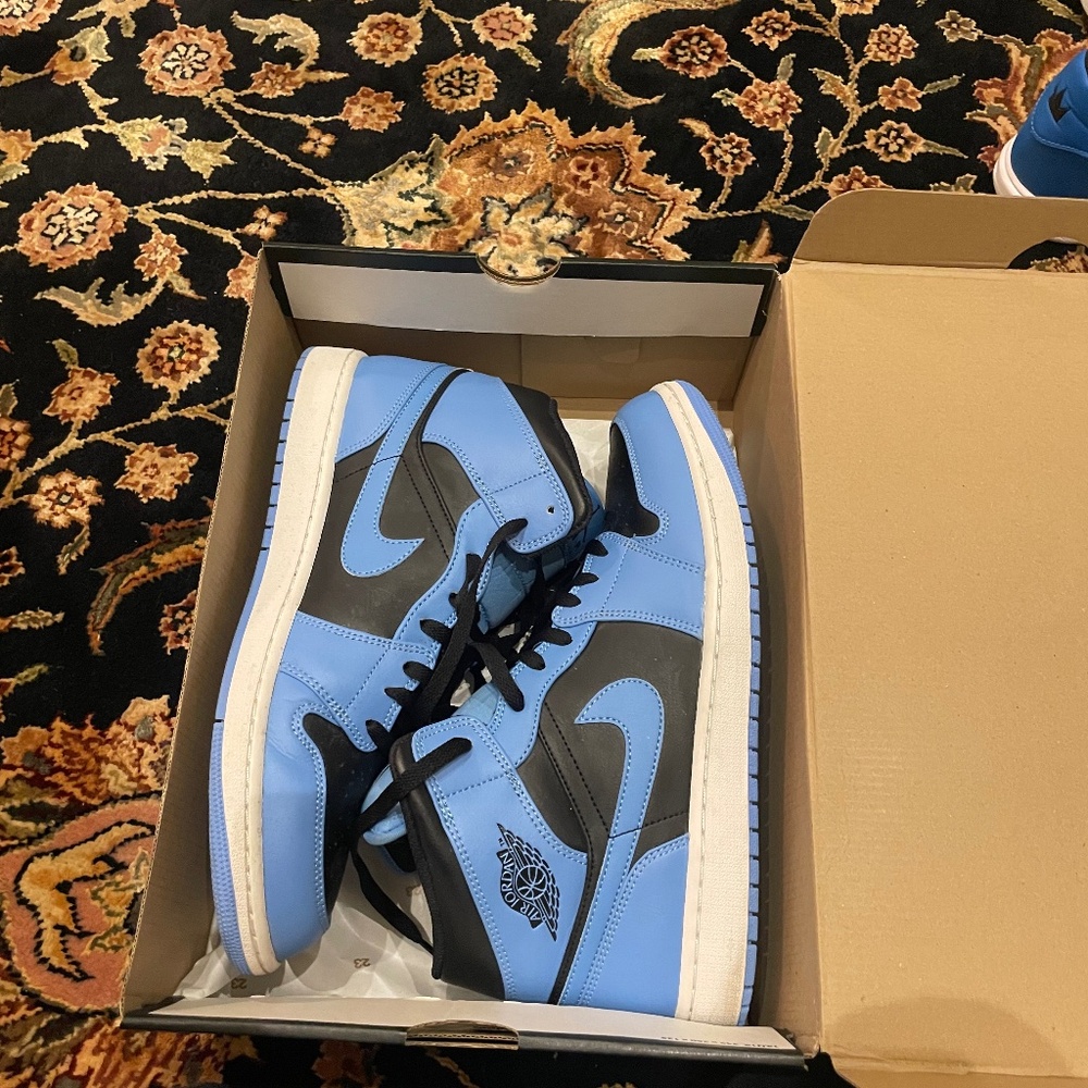 Sneakers